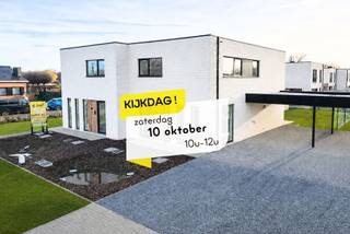 <strong>KIJKDAG | Zaterdag 10 oktober ben je vrijblijvend welkom tussen 10u en 12u, geen afspraak nodig.</strong><br /><br />Moderne BEN-woning met 3 slaapkamers en carport.<br />Welkom in dit kleinschalige en stijlvolle nieuwbouwproject, waar comfort, energiezuinigheid en moderne architectuur hand in hand gaan. Deze halfopen BEN-woning combineert een hoogwaardige afwerking met een rustige ligging, op een boogscheut van het centrum, winkels, scholen en openbaar vervoer. Hier woont u in alle rust, zonder in te boeten op bereikbaarheid.<br /><br />Indeling & Comfort<br />Bij aankomst parkeert u onder de carport met voorziening voor een laadpaal. Via de groene voortuin betreedt u de inkomhal met gastentoilet en vestiaireruimte. Een doorgang leidt naar de ruime, lichtrijke leefruimte met een volledig open, hypergeïnstalleerde keuken met eiland – dé plek voor gezellige familiemomenten en etentjes met vrienden. Aansluitend vindt u een grote praktische berging met ruimte voor wasmachine en droogkast. <br />Grote raampartijen in de leefruimte zorgen voor een mooie connectie met de volledig omheinde tuin, voorzien van een tuinberging, en het zonnige terras. Hier kan u in alle rust genieten.<br />Op de eerste verdieping bevinden zich nog een nachthal met apart toilet, een badkamer met bad, inloopdouche en dubbele lavabo, 3 slaapkamers en bureau - kan ook perfect dienst doen als 4de slaapkamer.<br /><br />Duurzaam & Toekomstgericht Wonen<br />Deze woning is gebouwd met oog op de toekomst en uitgerust met:<br />• Warmtepomp en vloerverwarming<br />• Zonnepanelen<br />• Ventilatiesysteem D<br />• Hemelwaterrecuperatie<br />• Voorziening voor laadpaal<br />• Slimme sturing via Niko Home Control<br /><br />U koopt een volledig afgewerkte woning met kwalitatieve, hedendaagse materialen volgens het lastenboek. Geen zorgen meer – enkel nog verhuizen!<br />
<p><strong><span>Prijsinformatie:<br /></span></strong><span>De geadverteerde prijs is <strong>exclusief btw en kosten.<br /></strong></span><span>De geadverteerde prijs <strong>inclusief 21% btw, </strong>registratierechten op het grondaandeel en aansluitingskosten maar <strong>exclusief</strong> notariskosten bedraagt <strong>475.280 euro</strong>. </span></p>
Meer info of een bezoek plannen?<br />Bel ons op 014 58 02 08 – we maken graag tijd voor u!<br /><br />Ontdek het volledige project via deze link!