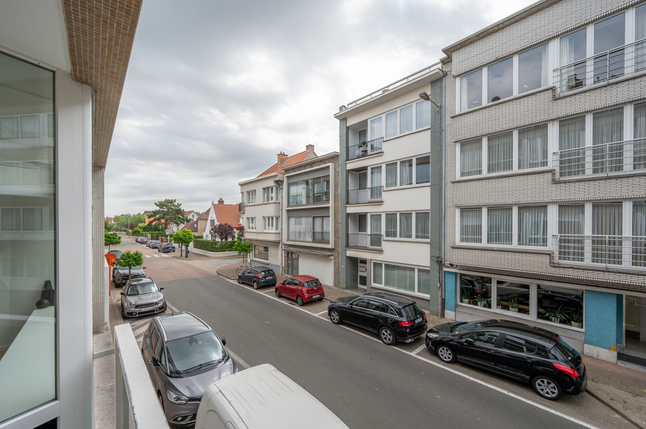 Autostaanplaats in de zoutelaan te Knokke. - foto 1