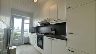 Comfortabel XX-slaapkamerappartement met _ _ _ _ op een zeer goede ligging ? ? ? in een kleinschalige residentie ? ? ? in Oostende, ? ? ? dichtbij de zeedijk en op wandelafstand van winkels en openbaar vervoer. ? ? ? ? ? ** + Zeer goede Mobiscore van 8,9 op 10 ! ** + Energielabel Gunstige epc met energielabel B ** ** Omvat een inkom, living, keuken, X slaapkamer(s), badkamer met _ _ _ _ en _ _ _ _ ? ? ? ** Kosten : + 20 euro / maand forfait gemene delen ** #leukwonen #oostende ** ** Beschikbaar onmiddellijk vrij !