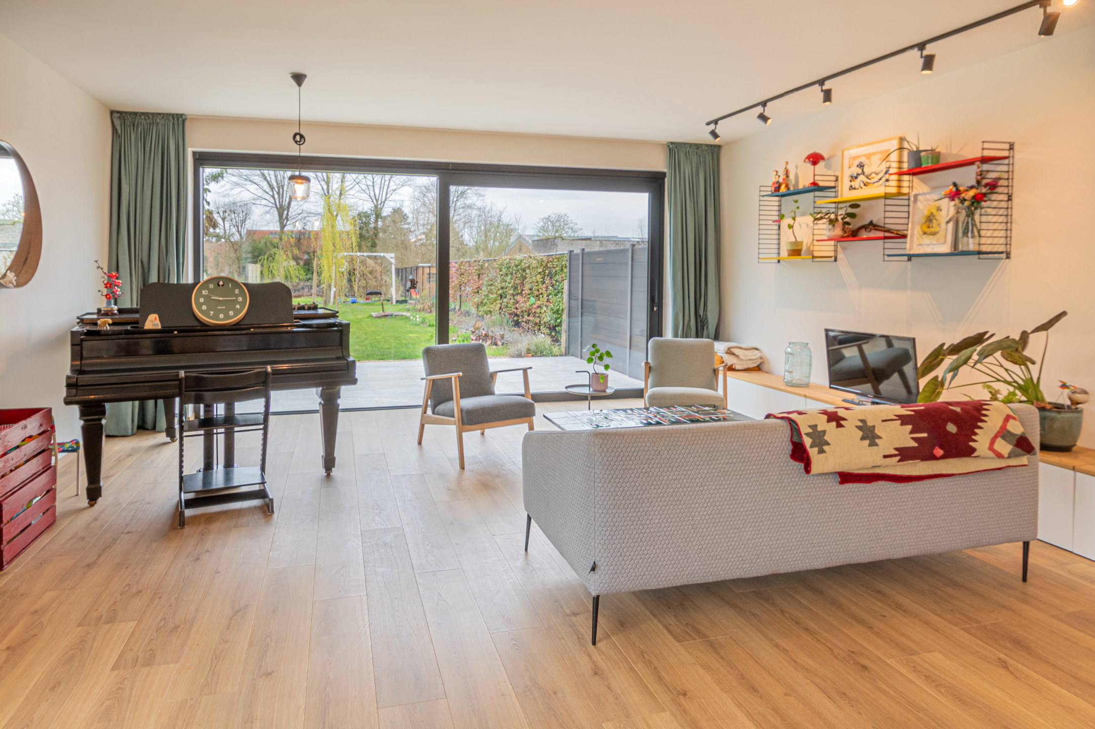 Recente halfopen bebouwing met 3 slaapkamers en tuin - foto 3