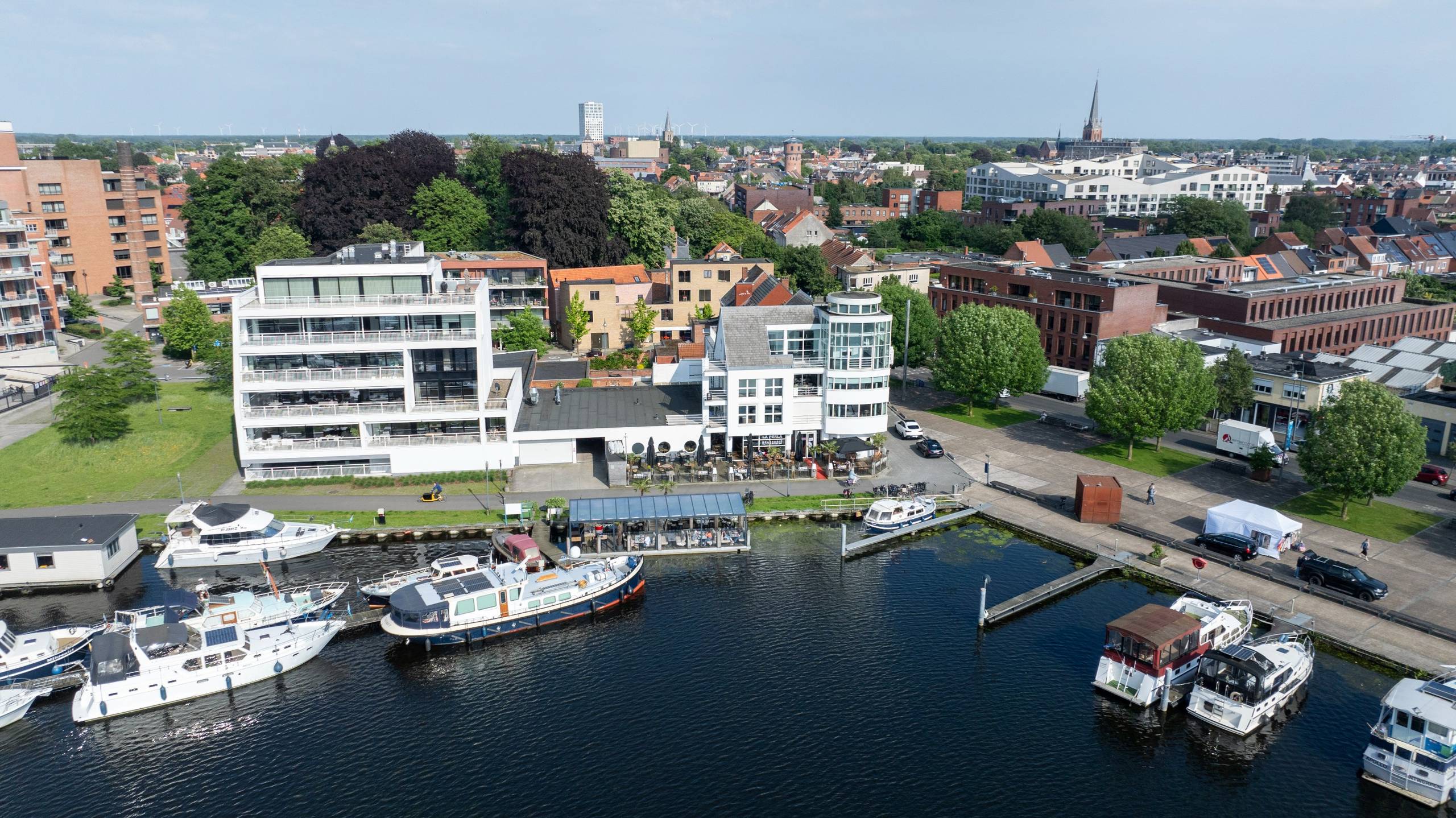 Penthouse de 300 m² avec plusieurs terrasses dans un emplacement de choix offrant une vue fantastique sur le canal. - photo 3