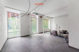 Graag stellen wij u dit commercieel gelegen handelspand voor, op een zichtlocatie in de Charles Deberiotstraat, op de hoek met het wandelgedeelte...