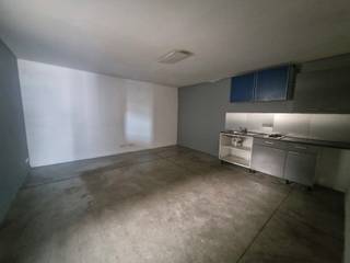 <p><strong>À louer : entrepôt avec bureaux idéalement situé à Achêne !</strong></p>
<p>Nous vous proposons un entrepôt de +/- 625 m² offrant une belle hauteur sous plafond, ainsi qu’un espace bureau de 145 m² comprenant cuisine, WC et salle de douche.<br />Le bâtiment est équipé de deux grandes portes sectionnelles et bénéficie des dernières normes d’isolation.<br />Idéalement situé dans le zoning d’Achêne, à seulement 3 minutes de la sortie E411 : accès rapide et visibilité optimale.</p>
<p>Provision de charges : 200 €/mois (eau, gaz, électricité).</p>
<p><strong>Intéressé(e) ? Contactez-nous dès à présent pour plus d’informations ou pour organiser une visite.</strong></p>