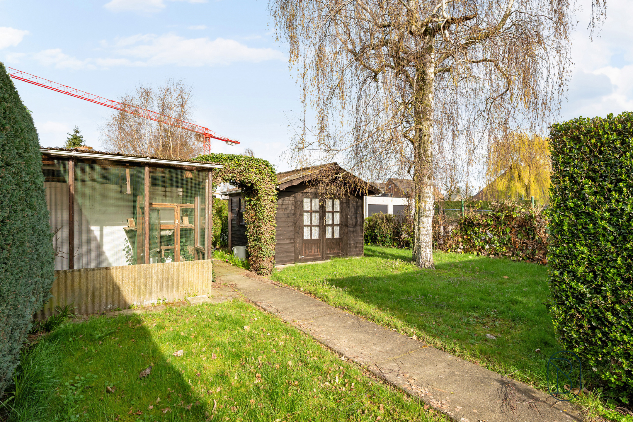 Goedgelegen woning met grote zongerichte tuin en garage - foto 3