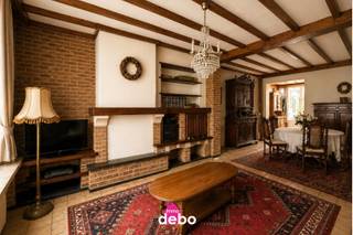 Deze ruime woning is ideaal gelegen op korte afstand van het centrum van Ieper.De woning springt meteen in het oog dankzij haar prachtige historische...