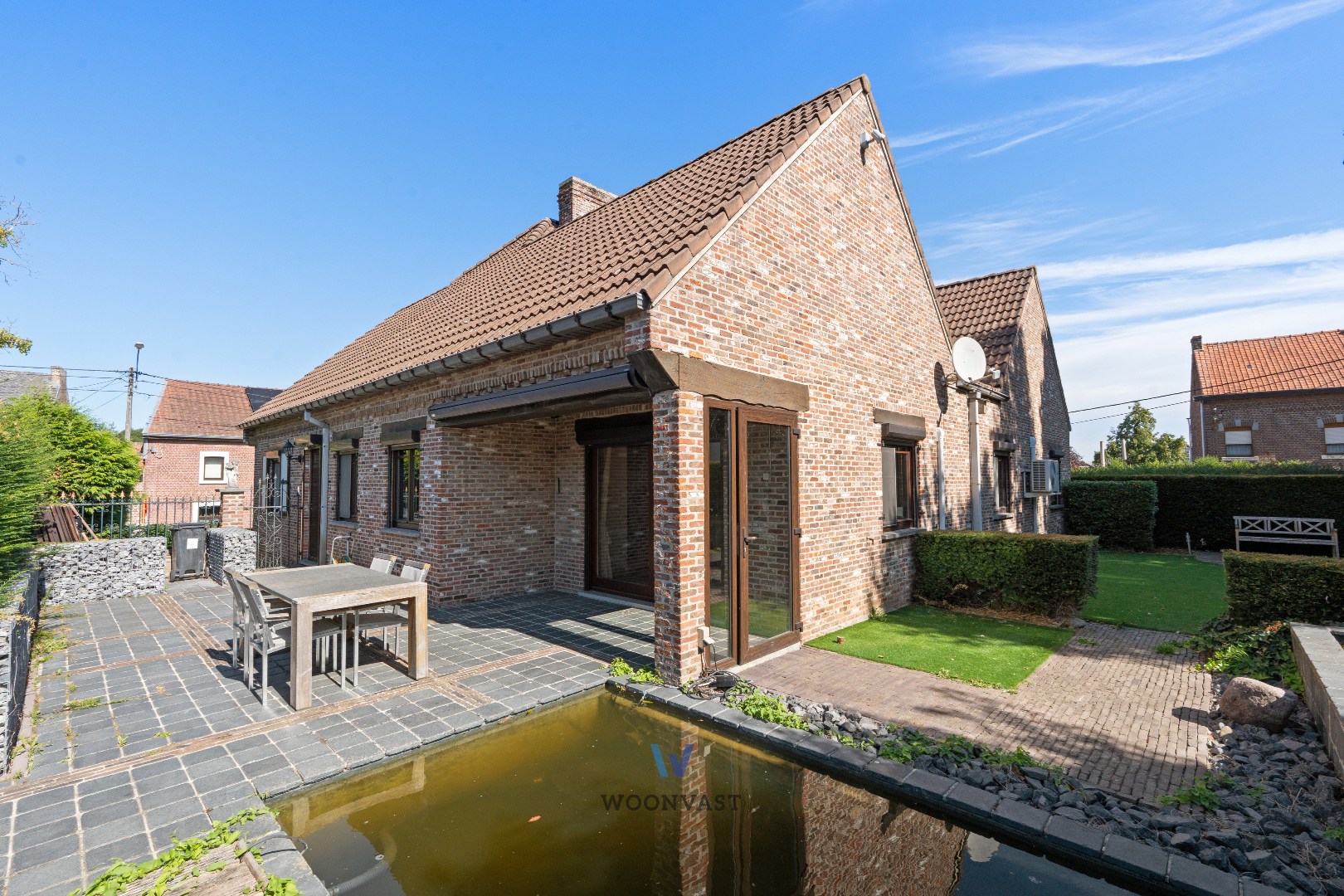 Villa de charme avec jardin ensoleillé et piscine naturelle sur 840 m² - photo 4