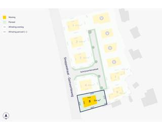 Op een rustige en centrale locatie in Kortemark bouwen wij deze stijlvolle, vrijstaande woning. Je woont hier vlak bij het centrum, met alles binnen handbereik.
De woning zelf is verrassend ruim en combineert een tijdloze architectuur met hedendaags wooncomfort. Bij het binnenkomen word je verwelkomd in een aangename inkomhal met gastentoilet. De lichtrijke woon- en eetkamer staat in direct contact met de tuin en sluit aan op een open keuken, die je volledig naar eigen smaak kunt inrichten. Op het gelijkvloers bevindt zich ook een praktische berging, een slaapkamer en een douchekamer — ideaal voor wie gelijkvloers wil wonen of voorbereid wil zijn op de toekomst. Op de bovenverdieping vind je drie volwaardige slaapkamers, een ruime badkamer en een afzonderlijk toilet. De grote tuin biedt je volop ruimte om te ontspannen en te genieten van het buitenleven.
Wat deze woning extra bijzonder maakt, is het energiezuinige karakter. Dankzij de combinatie van een warmtepomp, vloerverwarming en zonnepanelen woon je hier duurzaam én voordelig, met een uitzonderlijk laag E-peil van E10. Dat betekent comfort én een lage energiefactuur.
Zie jij jezelf hier al wonen? Neem vandaag nog contact met ons op en ontdek de vele mogelijkheden van deze prachtige woning.