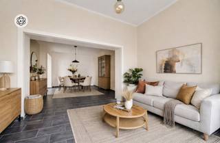 <p>Te koop: Woning in centrum Ronse met ruimte en potentieel<br /><br />In het centrum van Ronse, op wandelafstand van het station, winkels en scholen, bevindt zich deze ruime woning met tal van mogelijkheden.<br /><br />Wat maakt dit pand uniek?<br />Via de inkomhal met gastentoilet kom je in de lichtrijke leefruimte, waar plaats is voor een gezellige zithoek en eetruimte. Aansluitend bevindt zich de halfopen keuken, praktisch ingericht en in directe verbinding met de leefruimte. De woning beschikt bovendien over een kelder. Op de eerste verdieping bevinden zich twee ruime slaapkamers en een douchekamer met toilet en lavabo.<br /><br />Via een vaste trap bereik je de zolderverdieping, die nog volledig kan worden ingericht naar wens, bijvoorbeeld als extra slaapkamers, bureau of hobbyruimte.<br /><br />Voor wie is dit ideaal?<br />Ideaal voor gezinnen of investeerders die op zoek zijn naar een woning met uitbreidingsmogelijkheden op een centrale ligging in Ronse.<br /><br />Te koop via Immo Beguin, uw vastgoedexpert sinds 2009, met kantoren in Ronse, Waregem, Kortrijk, Deinze, Doornik en Lessen.<br />Meer info of plan je bezoek: wim@immobeguin.be<br />Dit zoekertje omvat enkele AI-gegenereerde visualisaties.</p>