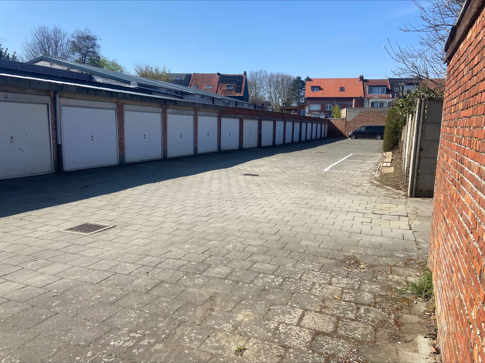Investeringsopportuniteit - 21 garageboxen + 1 magazijn - foto 3
