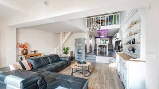 Moderne stadswoning mét parking in het centrum van Heist, op korte afstand van het strand. In slechts enkele minuten, via het mooie...