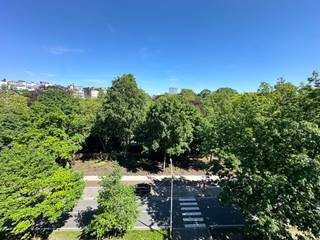 [[ DIT PAND NEEMT DEEL AAN DE ERA OPEN HUIZEN DAG OP 13/6 VAN 13:00 TOT 14:00 ]]Instapklaar appartement met magnifiek zicht op het Stadspark! 5de...