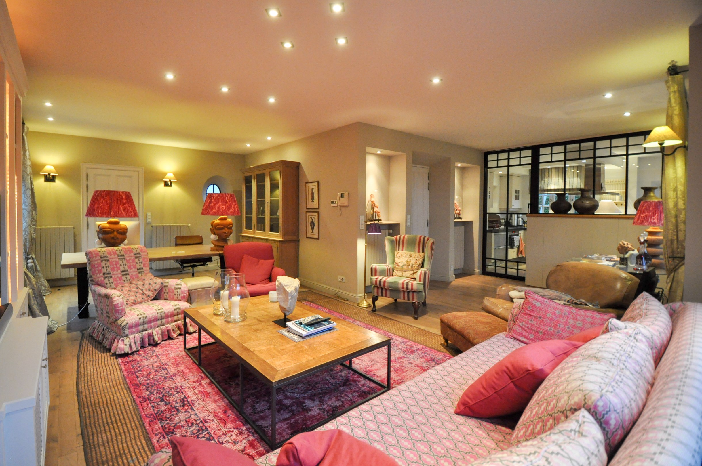 Une villa de charme située dans un quartier résidentiel calme. - photo 5