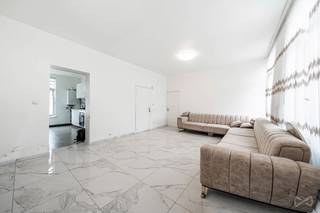 <p>We Invest heeft het genoegen u dit appartement voor te stellen, gelegen op de tweede verdieping van een kleine mede-eigendom zonder gemeenschappelijke kosten.<br />Het appartement bevindt zich in de Darimonstraat, een strategische ligging dankzij de nabijheid van het stadscentrum, winkels en openbaar vervoer (tram | metro | trein).<br /><br />Met een bewoonbare oppervlakte van ±86 m² is het appartement als volgt ingedeeld: leefruimte/living, keuken (±28 m² & 11 m²), twee slaapkamers, waarvan één bijzonder ruim (±16 m² & 12 m²), en een douchekamer.<br /><br />Individuele tellers voor water, gas en elektriciteit. Elektriciteit conform. EPC E+ met 213 kWh/(m² jaar).<br /><br />Exclusieve bezoeken op zondag 13/09 tussen 10u en 11u, met of zonder afspraak.<br />Contact: anastasia.s@weinvest.be | 02 315 77 22</p>
