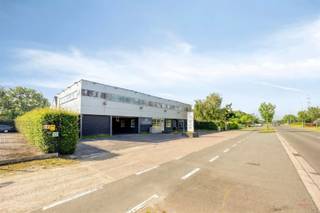 <p><span>Commercial property with residential unit for rent in Zulte.</span></p><p><span> </span></p><p><span>This spacious and versatile commercial property, which is also perfectly suited as office space, enjoys a strategic location along a central thoroughfare between Deinze and Zulte.</span></p><p><span>The ground floor features a spacious retail or office space. The first floor offers additional generous office space.</span></p><p><span>Adjacent to the commercial property is a residence with a pleasant garden and beautiful views of the surrounding fields. </span></p><p><span>In addition, the building has its own parking facilities, which is a major advantage for customers, visitors, and employees.</span></p><p><span> </span></p><p><span>Layout of the commercial property:</span></p><p><span>You enter the building through an automatic sliding door. The ground floor is practically divided into three separate spaces, which can be flexibly configured as retail spaces, offices, or practice spaces.</span></p><p><span>The ground floor also includes a restroom, a bathroom, and a garage.</span></p><p><span>The first floor is currently set up as office space and also features a practical storage room, a kitchenette, and a restroom. </span></p><p><span> </span></p><p><span>Layout of the residence:</span></p><p><span>The residence is located at the rear of the commercial building and features a practical layout. You enter through a spacious entry hall, which connects to a separate stairwell and then leads to the living area. Here, you can enjoy a beautiful view of the garden, which overlooks the surrounding fields.</span></p><p><span>Adjacent to the living area is the kitchen, from which you have access to a convenient laundry room, the garage, and the basement.</span></p><p><span>On the first floor are two bedrooms, a bathroom, and a separate shower room with a toilet.</span></p><p><span> </span></p><p><span>A versatile property offering space, comfort, and an excellent location—ideal for combining work and living.</span></p><p><span> </span></p><p><span>Information:</span></p><p><span>- Energy Performance Certificate (EPC) rating: C</span></p><p><span>- Availability: negotiable</span></p><p><span>- Rent: € 4,000/month</span></p><p><span>- Security deposit: 3 months’ rent</span></p><p><span>- Additional costs: contribution toward the cost of the move-in inspection</span></p><p><span> </span></p><p><span>Interested? Contact Yana at <span>yana@heritagevastgoed.be</span></span><span> or 09 227 08 90</span></p><p><span> </span></p><p><span> </span></p>