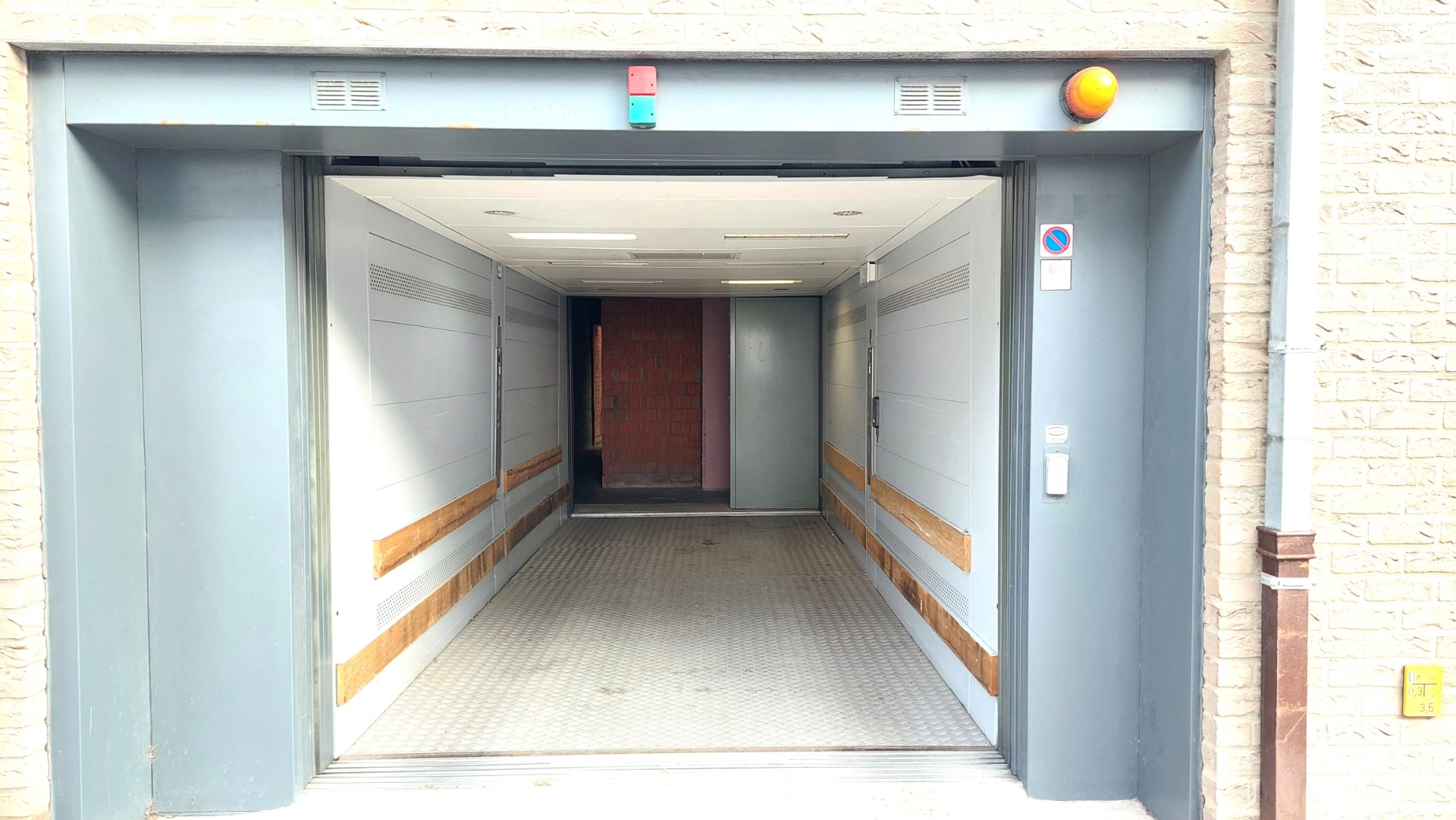 Gesloten garagebox in het centrum van Bredene Duinen - foto 2