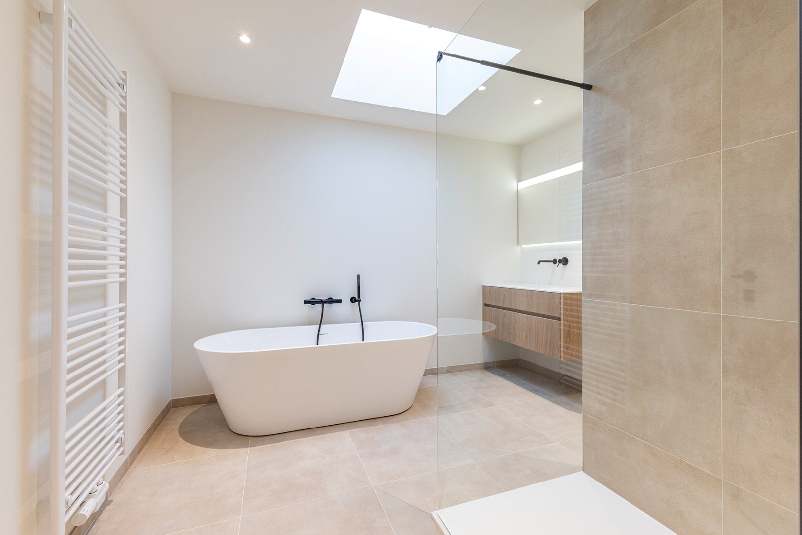 Gerenoveerde woning met 3 slpk en tuin in Brasschaat - foto 3