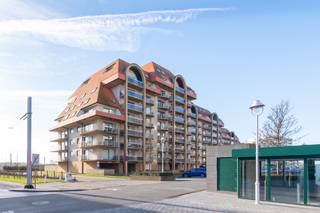 Garage box à vendre à Nieuwpoort-Bad. Le box de garage est situé au -1 de la Residentie Duinenveld, Franslaan 152. Dimensions :- profondeur :...