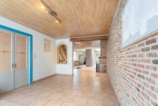 Ontdek deze verrassend ruime woning in Menen, ideaal voor wie op zoek is naar plaats, mogelijkheden en een aangename buitenomgeving.Bij het betreden...