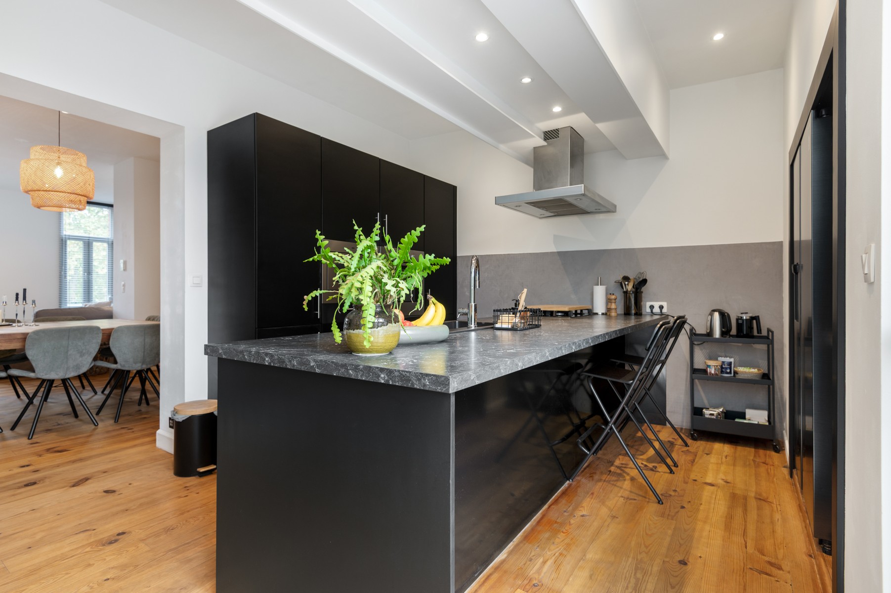 Ruime woning met 4 slaapkamers en gezellige stadstuin - foto 4