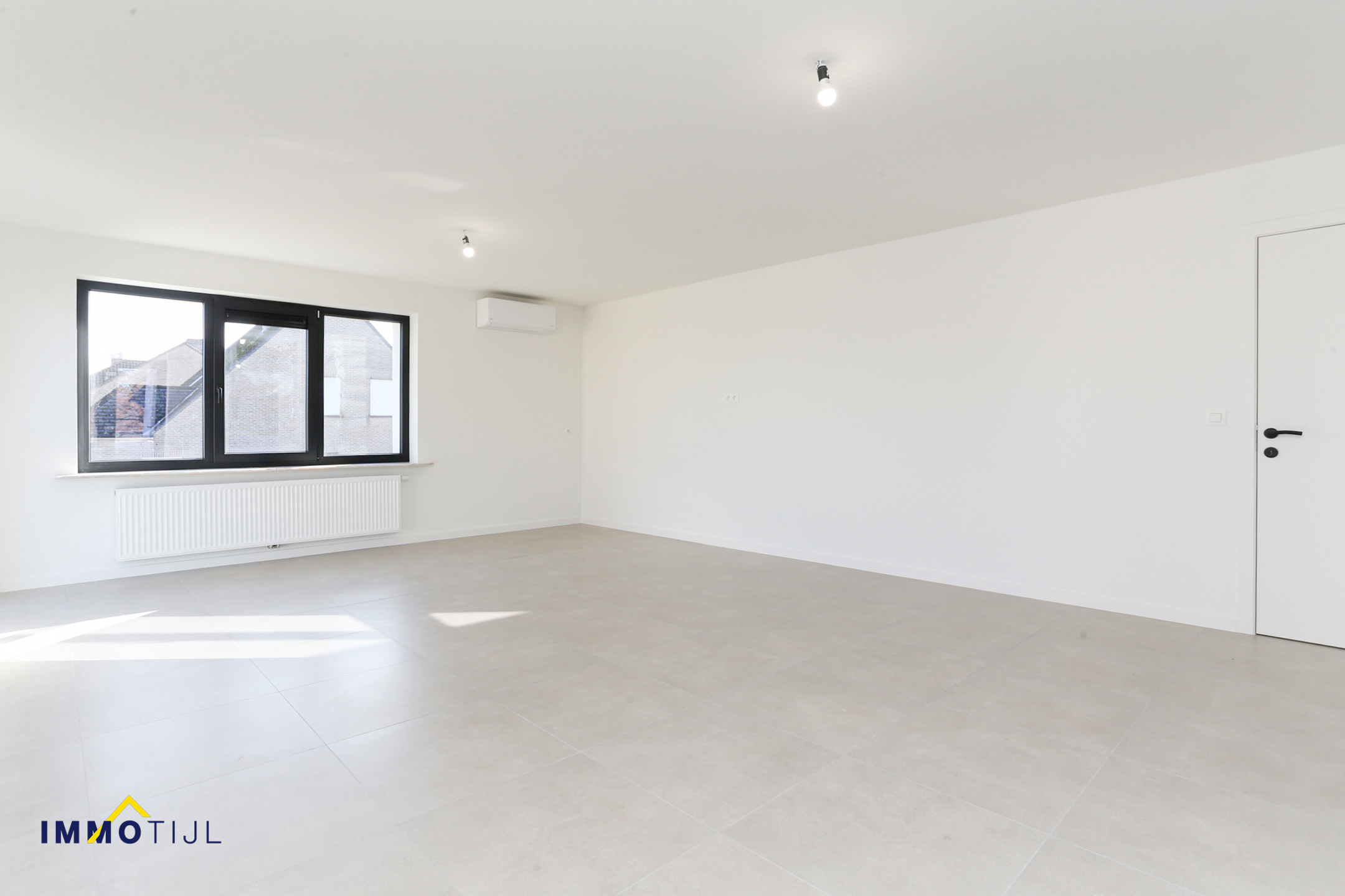 Prachtig 2 slaapkamerappartement met garage! - foto 3