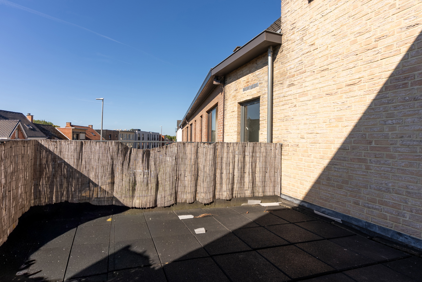 Appartement met terras en staanplaats nabij het centrum! - foto 4