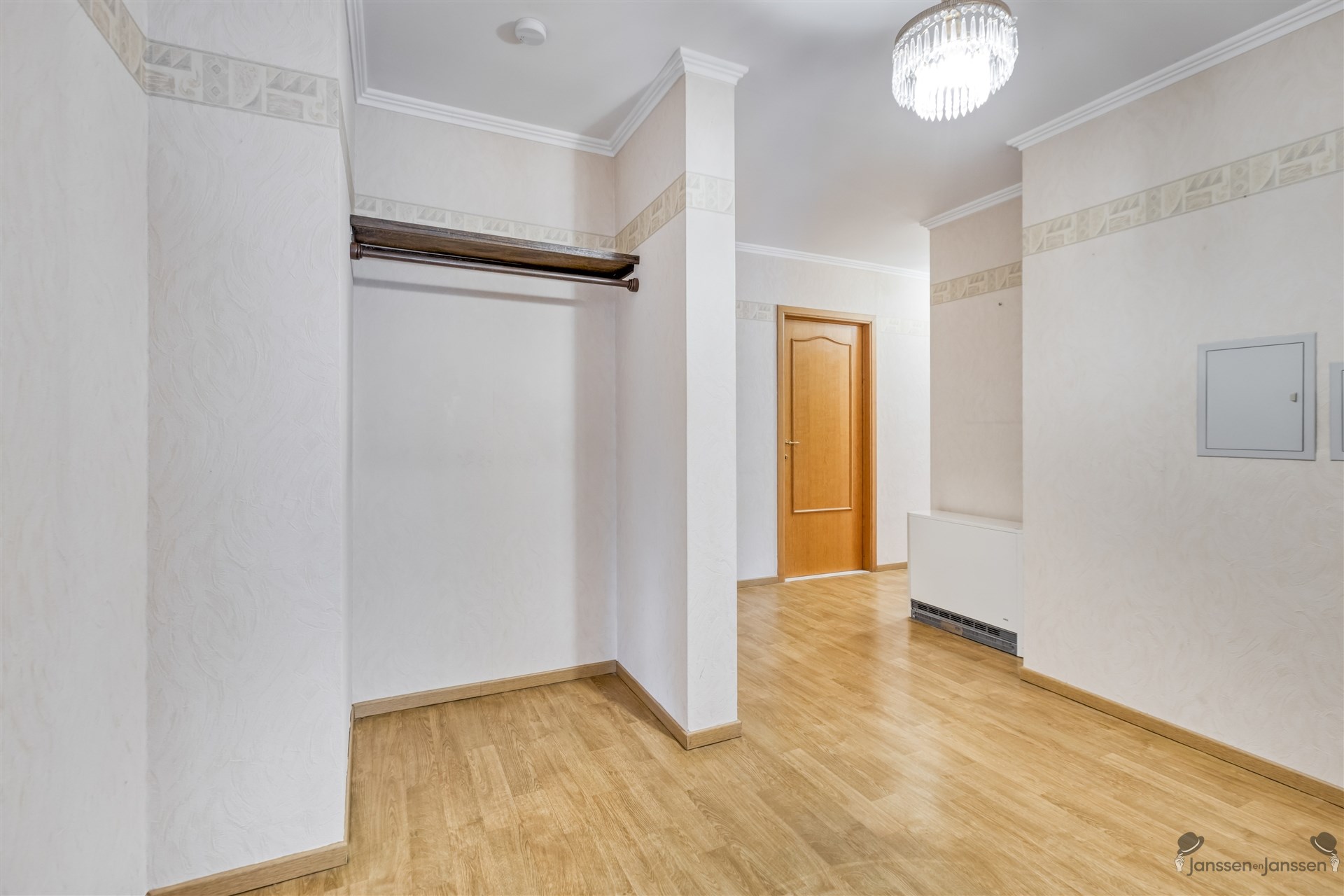 Lichtrijk 2-slaapkamerappartement met garagebox in het hart van Leopoldsburg! - foto 4