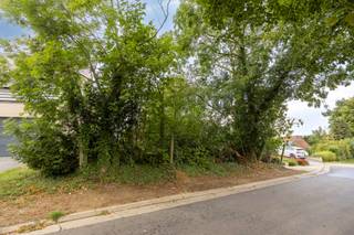TE KOOP: PRACHTIG GELEGEN BOUWGROND VAN 6A 63CA IN HET HART VAN HALLEIn een rustige en residentiële buurt van Halle bevindt zich deze aantrekkelijke...