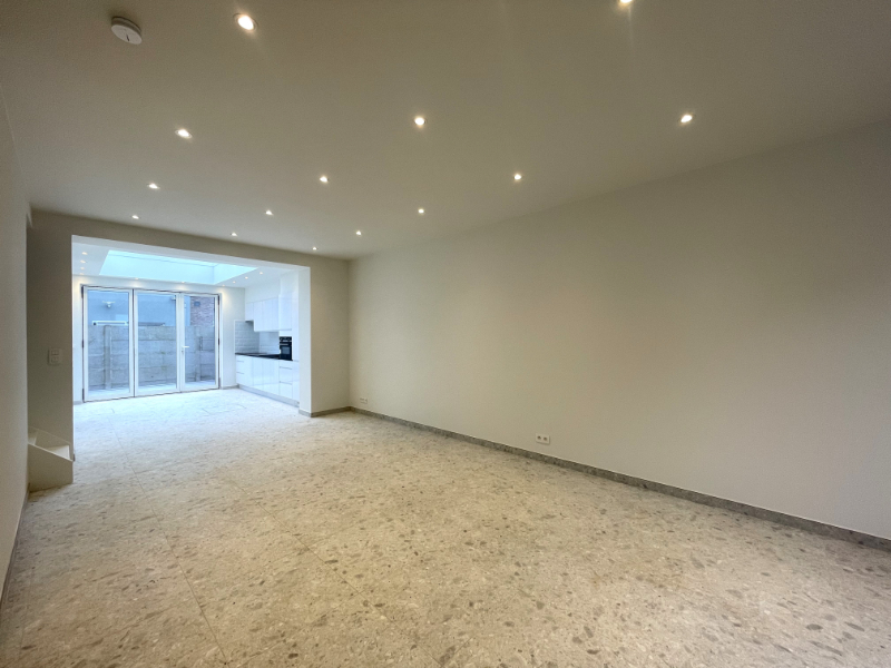 Totaal gerenoveerde woning met terras nabij UZ Gent - foto 4
