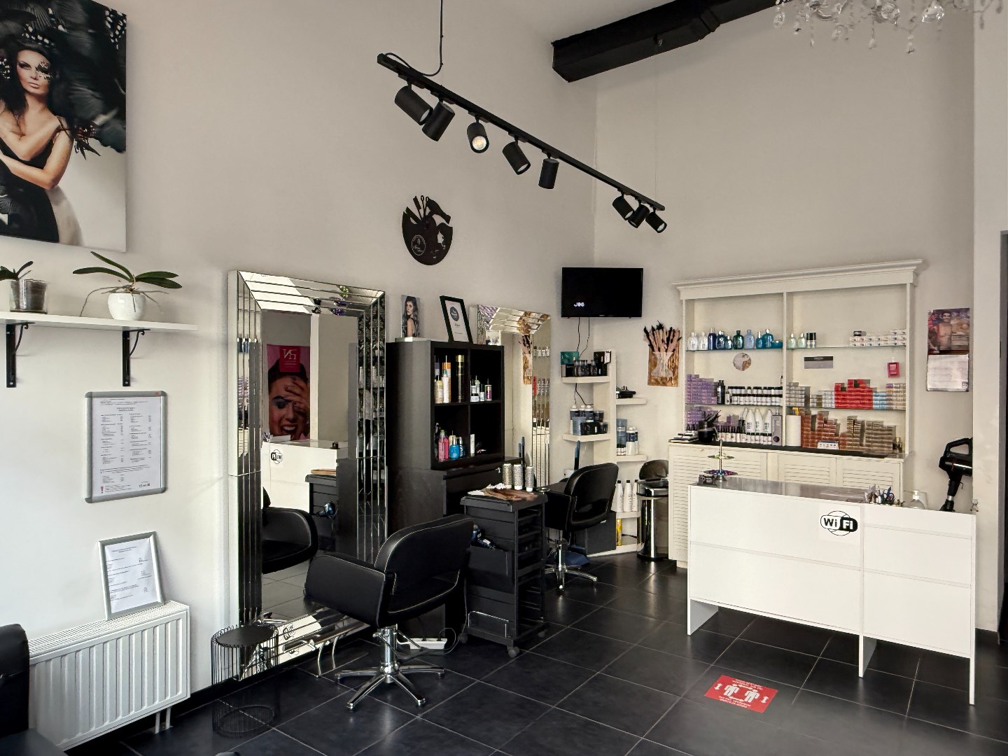 Zichtbare handelsruimte met kelder in bruisende buurt - foto 2