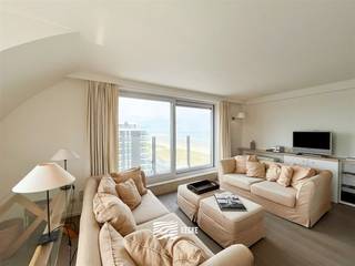 Appartement exceptionnel de trois chambres sur le toitSituation ensoleillée sur la place Léopold Entrée avec toilettes invitésSalon avec vue sur la...