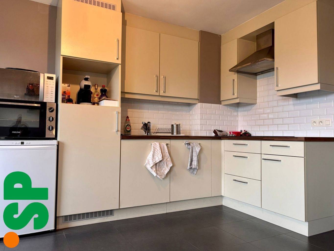 Ruim appartement nabij het centrum van Geel met 2 slaapkamers en terras. - foto 3