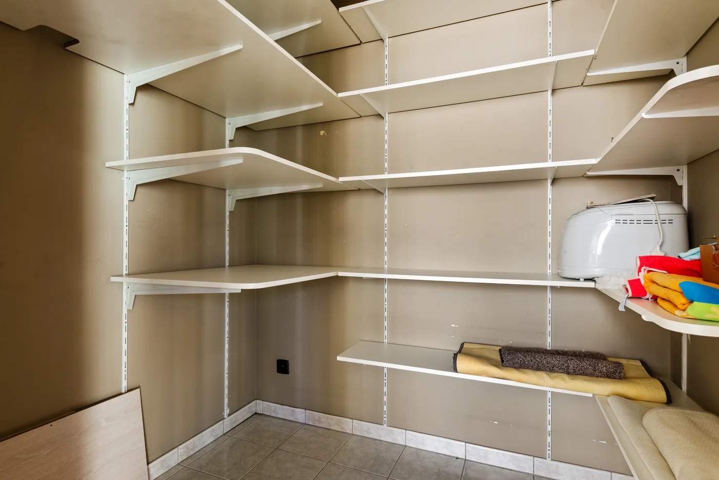 Lichtrijk en ruim appartement met 2 slaapkamers en garagebox Te Koop in Lier - foto 5