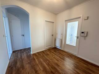 Dit ruime tweeslaapkamer appartement biedt alles wat je nodig hebt als je op zoek bent naar een gezellige en comfortabele woonst en dit...
