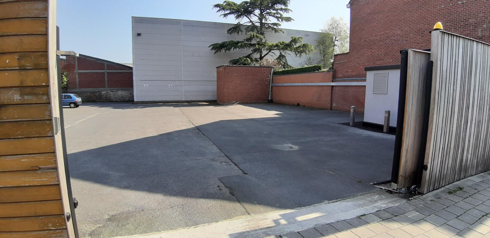 Privaat afgesloten staanplaatsen te huur nabij het centrum van Roeselare - foto 3