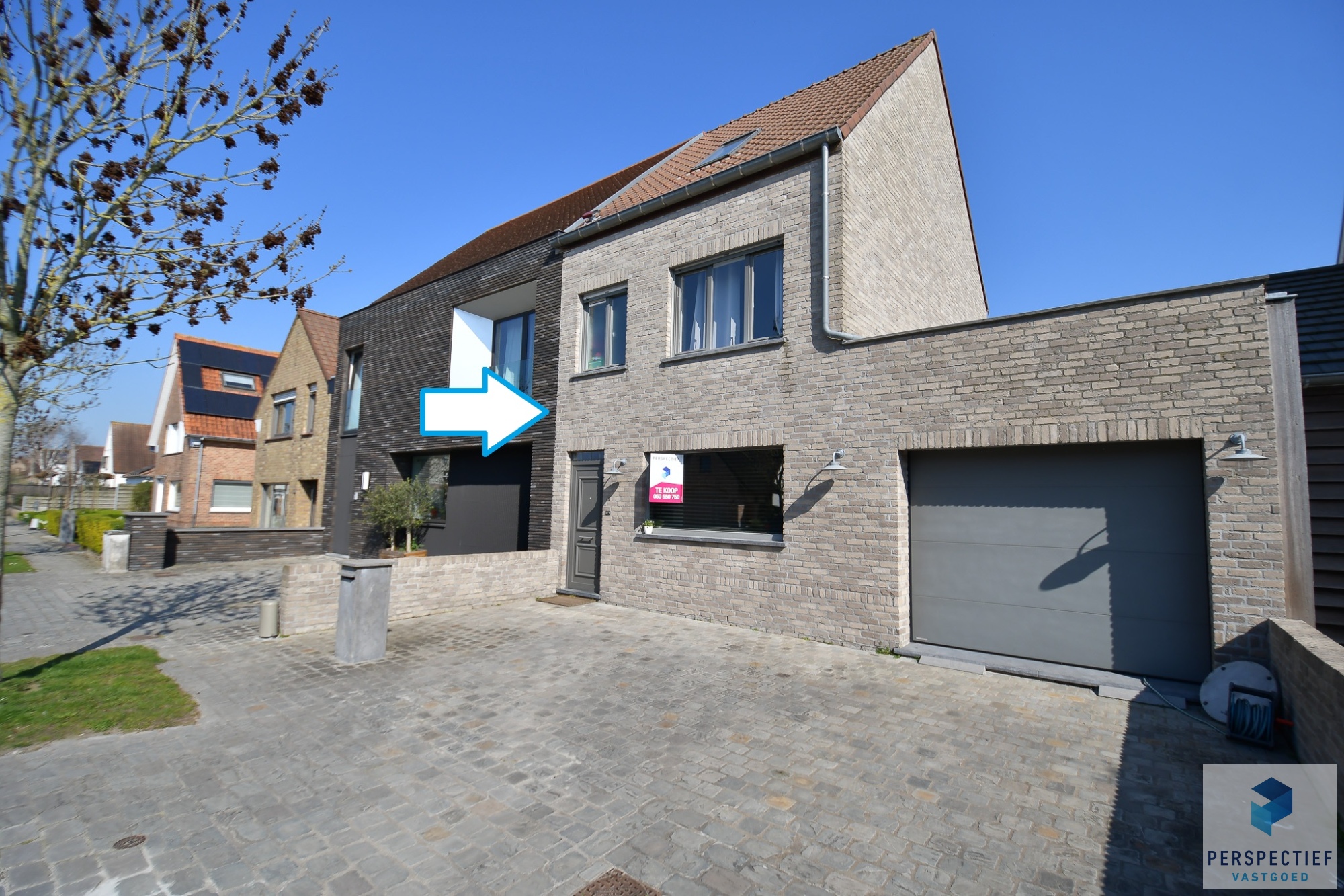 BEZOEKMOMENT ZATERDAG 04/04 VAN 16U TOT 17U30 | Vernieuwde woning met 4 slpk - garage &amp; tuin in het dorpscentrum van Ramskapelle - foto 2