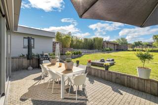Voor meer info of een bezoek, bel 054 69 39 31 - Op een unieke strategische locatie te Meerbeke (Ninove) bevindt zich deze instapklare villa op...
