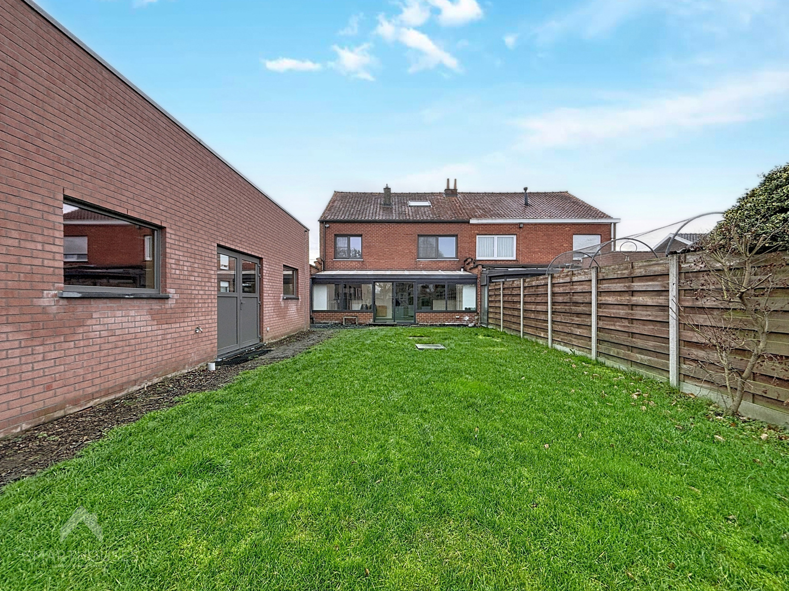 Instapklare halfopen woning met 4 slaapkamers op 1223 m2 - foto 2