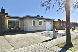 Ontdek deze volumineuze woning in Evergem, rustig gelegen in een kind vriendelijke, verkeersluwe straat. U geniet van een inpandige, ruime garage...