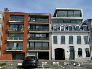 Dit gezellig appartement, gelegen op de 4e verdieping, beschikt over een inkomhal, een mooie en lichtrijke woonkamer met zicht op de Schelde,...