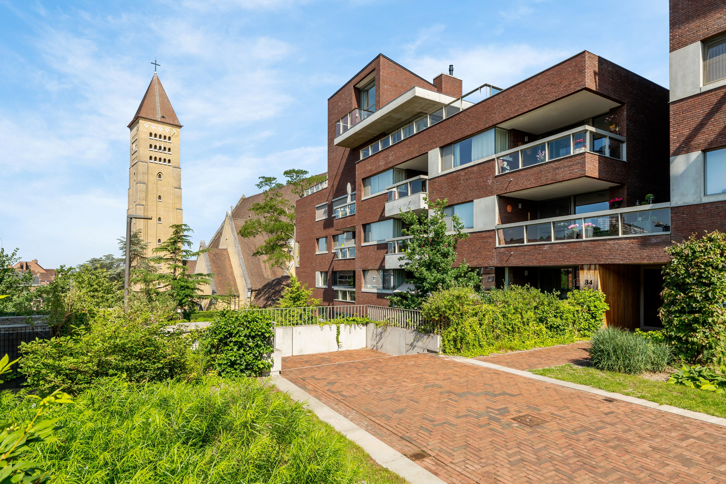 Instapklaar luxe duplex-appartement- penthouse met +-93m² terras en +-191m² woonbeleving gelegen in Genk centrum. - foto 4