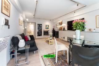 Welkom in uw nieuwe droomhuis, gelegen in het hart van het prachtige Oostende! Dit schitterende appartement op de vierde verdieping biedt een...