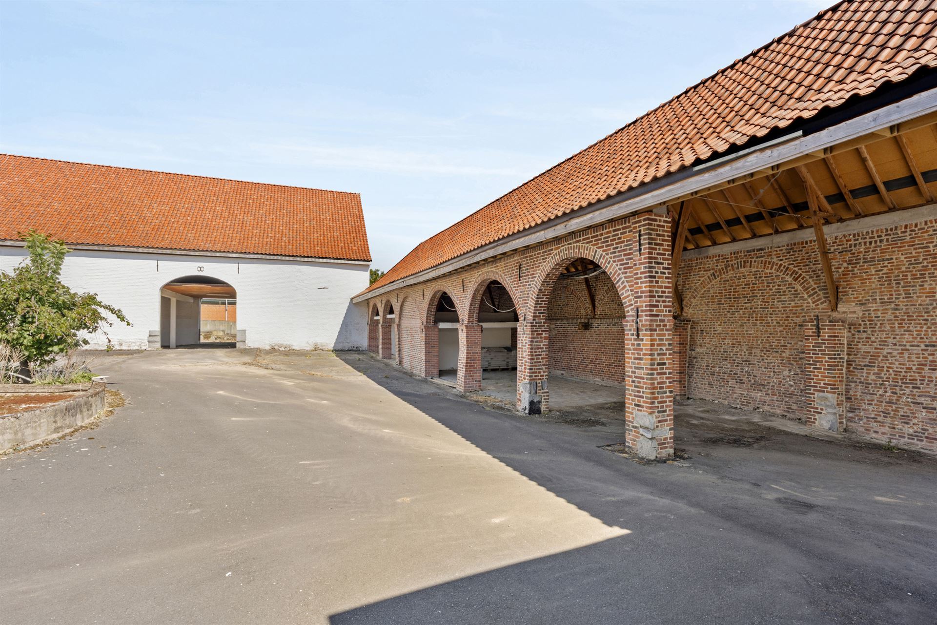 Authentieke vierkantshoeve op 8.064 m², ENORM VEEL POTENTIEEL! - foto 5