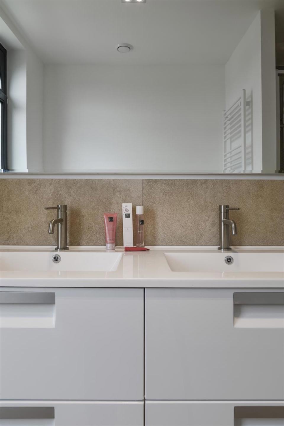 Zeer ruime renovatie in Doornzelestraat - foto 5