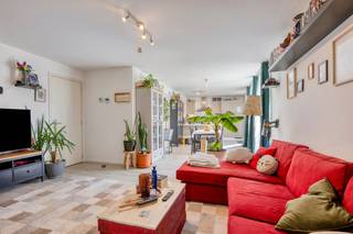 Bent u op zoek naar een comfortabel, goed ingedeeld en instapklaar appartement met een aangename buitenruimte? Dan is dit gelijkvloers appartement, gelegen aan de Kortestraat 14 in Vilvoorde, zeker een bezoek waard.Indeling van het appartement:- Inkomhal- Ruime en lichtrijke leefruimte- Open, ingerichte keuken- Praktische berging- Apart toilet- Badkamer met bad en douche- 3 slaapkamers- Privaat terras2 autostaanplaatsen inbegrepen in de prijs.Het appartement is momenteel verhuurd.Troeven:- Veel natuurlijke lichtinval- Aangename buitenruimte- Rustige, maar centrale liggingKortom, een ideale woonst voor starters, koppels of als investering!Interesse? Contacteer ons vandaag nog voor meer informatie of een bezoek ter plaatse.Bestuursmaatregelen in het maatregelenregister: nee