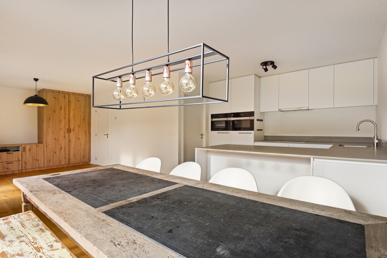 Instapklaar gelijkvloersappartement met 3 slaapkamers en een tuin in Wijnegem! - foto 4