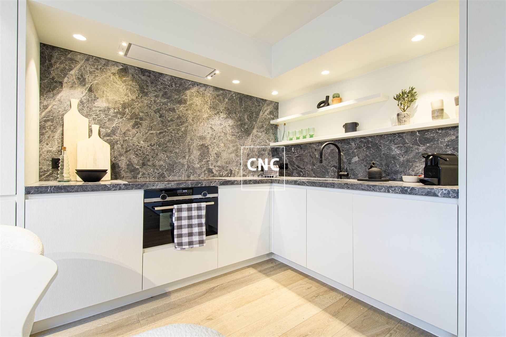 Renovated penthouse with large terraces near the seafront - photo 3