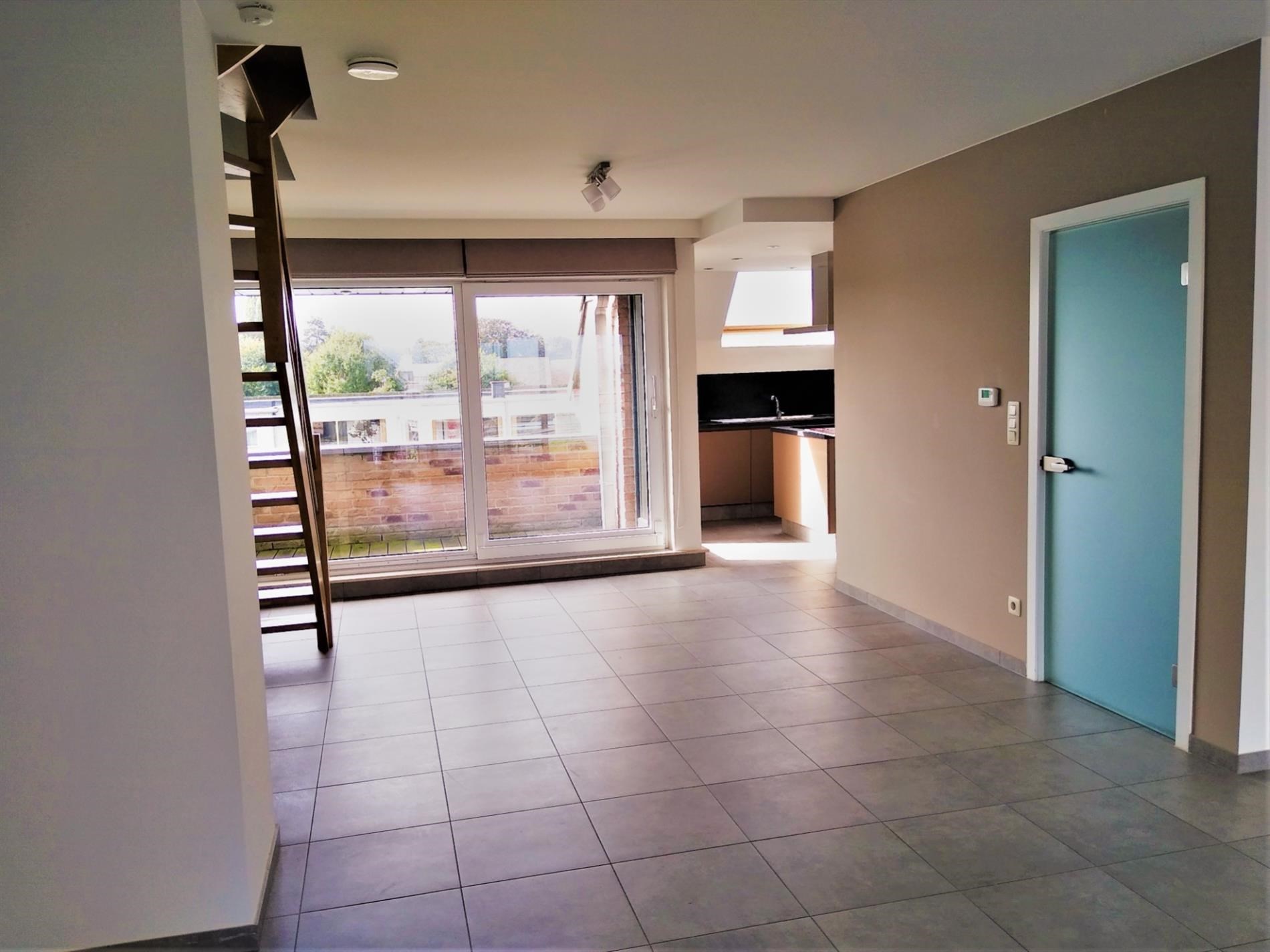 Ruim duplex-appartement met 2 slaapkamers, garage en autostaanplaats - foto 5