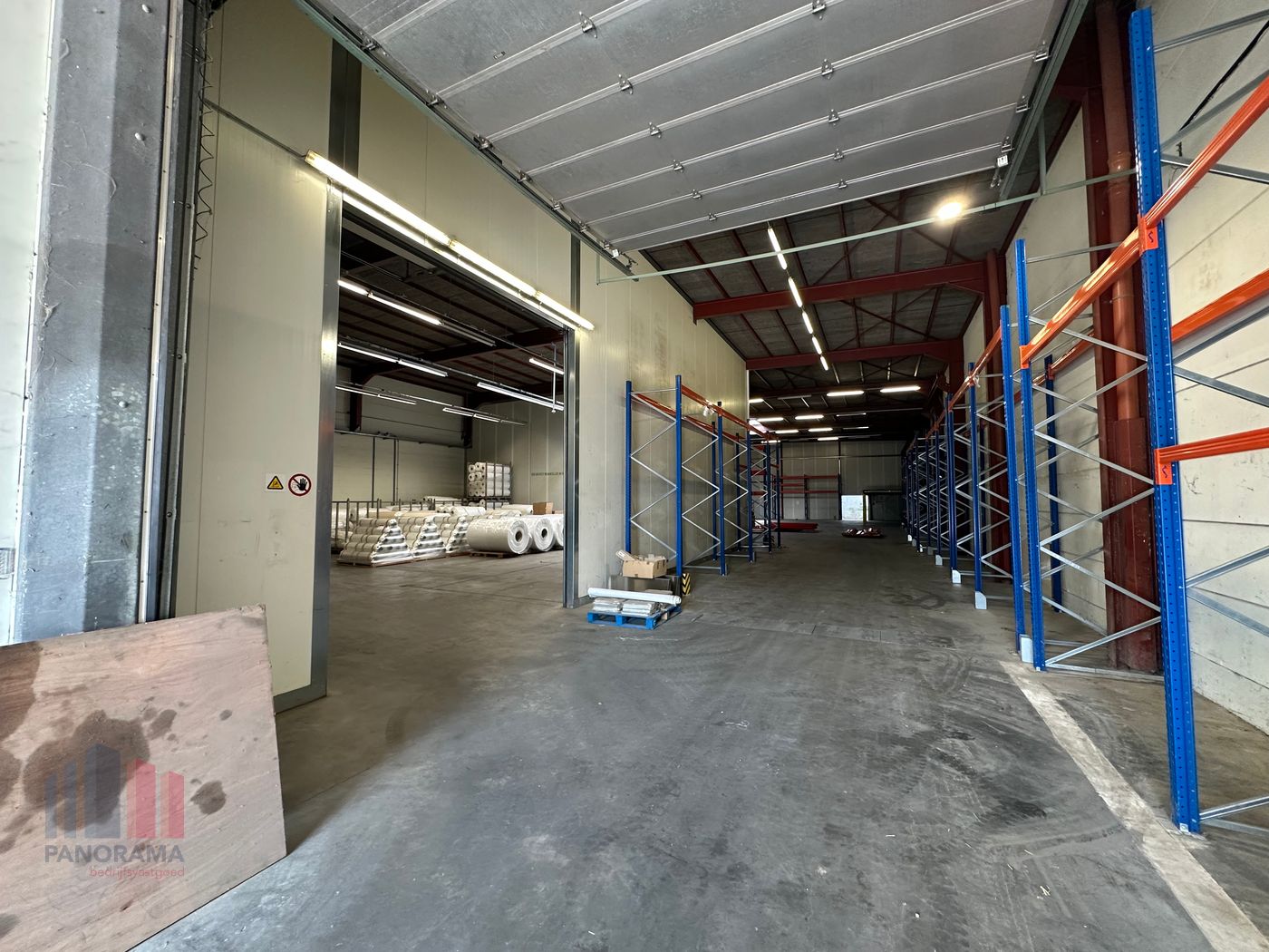 Magazijnruimte van 1.000 m² met 300 m² kantoorruimte, gelegen op een terrein van 1.557 m² - photo 5