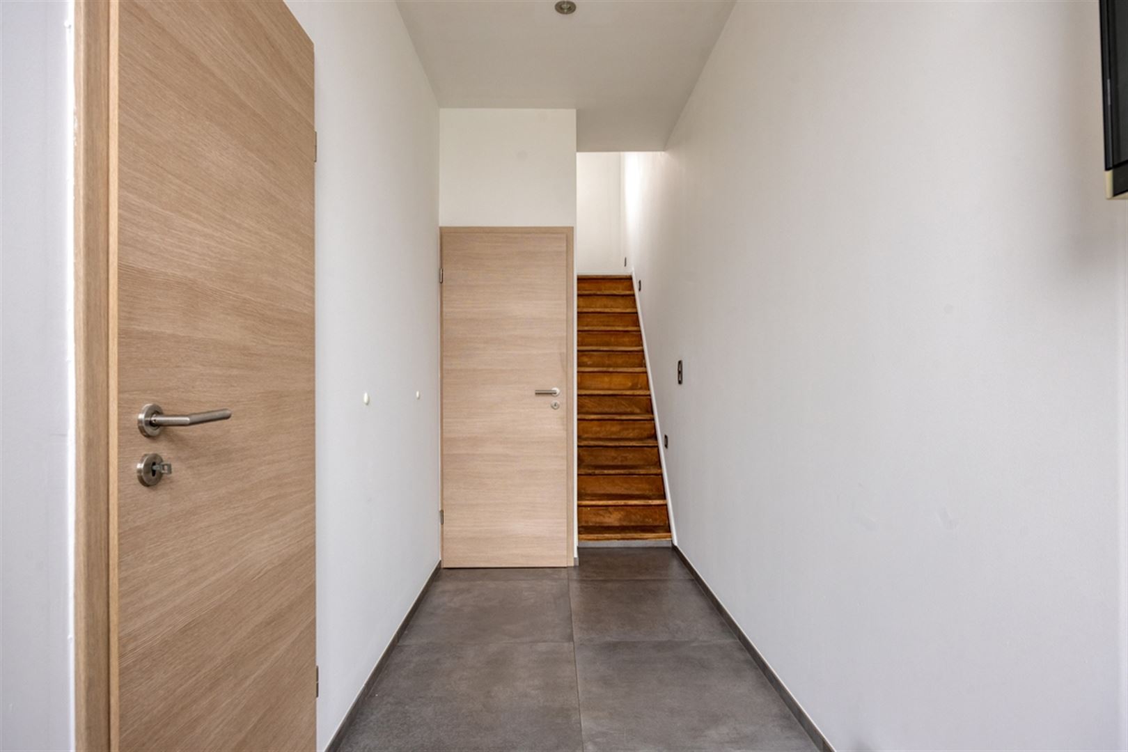 TE KOOP: Gesloten bebouwing met 3 slaapkamers te Kuringen - foto 4