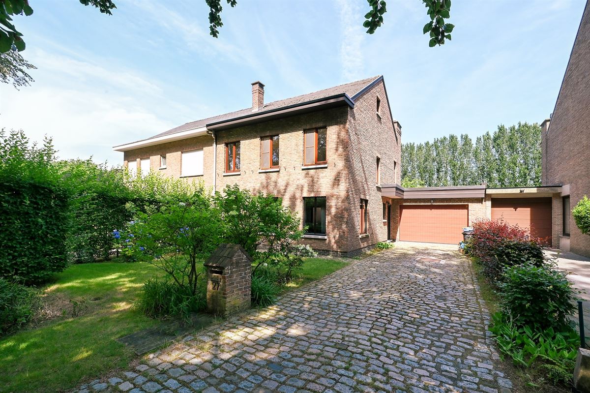 Ruime gezinswoning met grote tuin in groene omgeving - foto 1